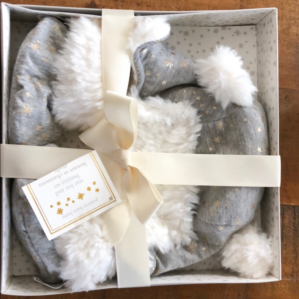 New Pottery Barn kids star hat and booties set